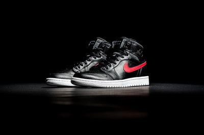 Air-Jordan-1-Retro-High-Rare-Air-Gym-Red-2-1010x674.jpg