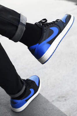 An-On-Feet-Look-At-The-Air-Jordan-1-Low-OG-Royal-2.jpg