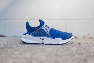 Nike_SockDart_NavyWhite_1024x1024.jpg