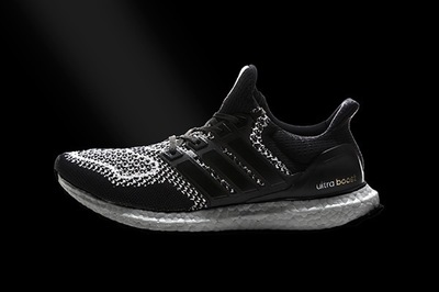 ULTRABOOST_GLOW_01.jpg