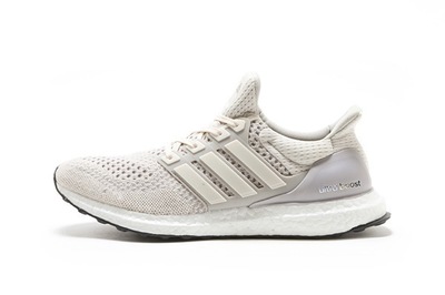 ULTRABOOST_GLOW_02.jpg