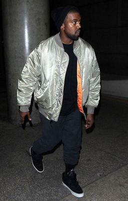 kanye-west-signing-vans-2.jpg
