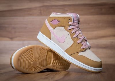 lola-bunny-jordan-shoes-41.jpg