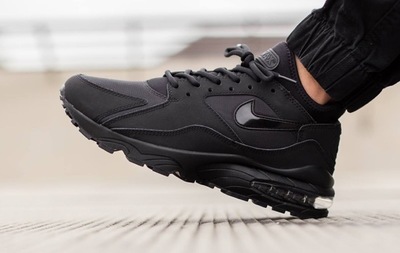 nike-air-max-93-blackout-01.jpg